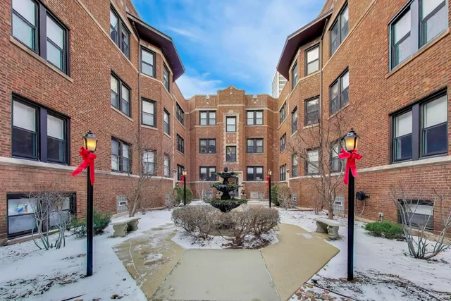$3,500 | 528 West Cornelia Avenue, Unit 2N, Chicago, IL 60657