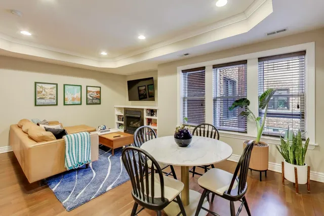 $3,500 | 528 West Cornelia Avenue, Unit 2N, Chicago, IL 60657