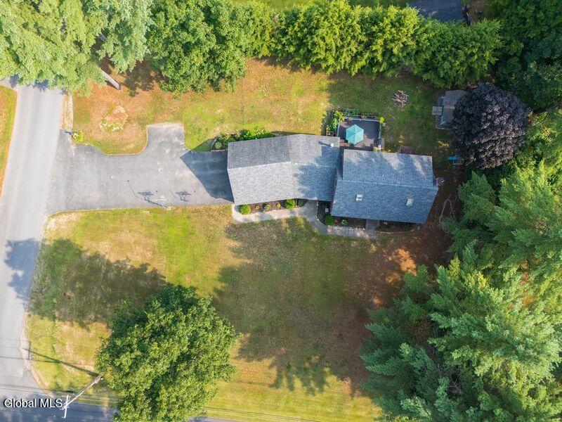 129 Pitcher Road Queensbury, NY 12804 - Photo 3 of 41 5iBuolNg