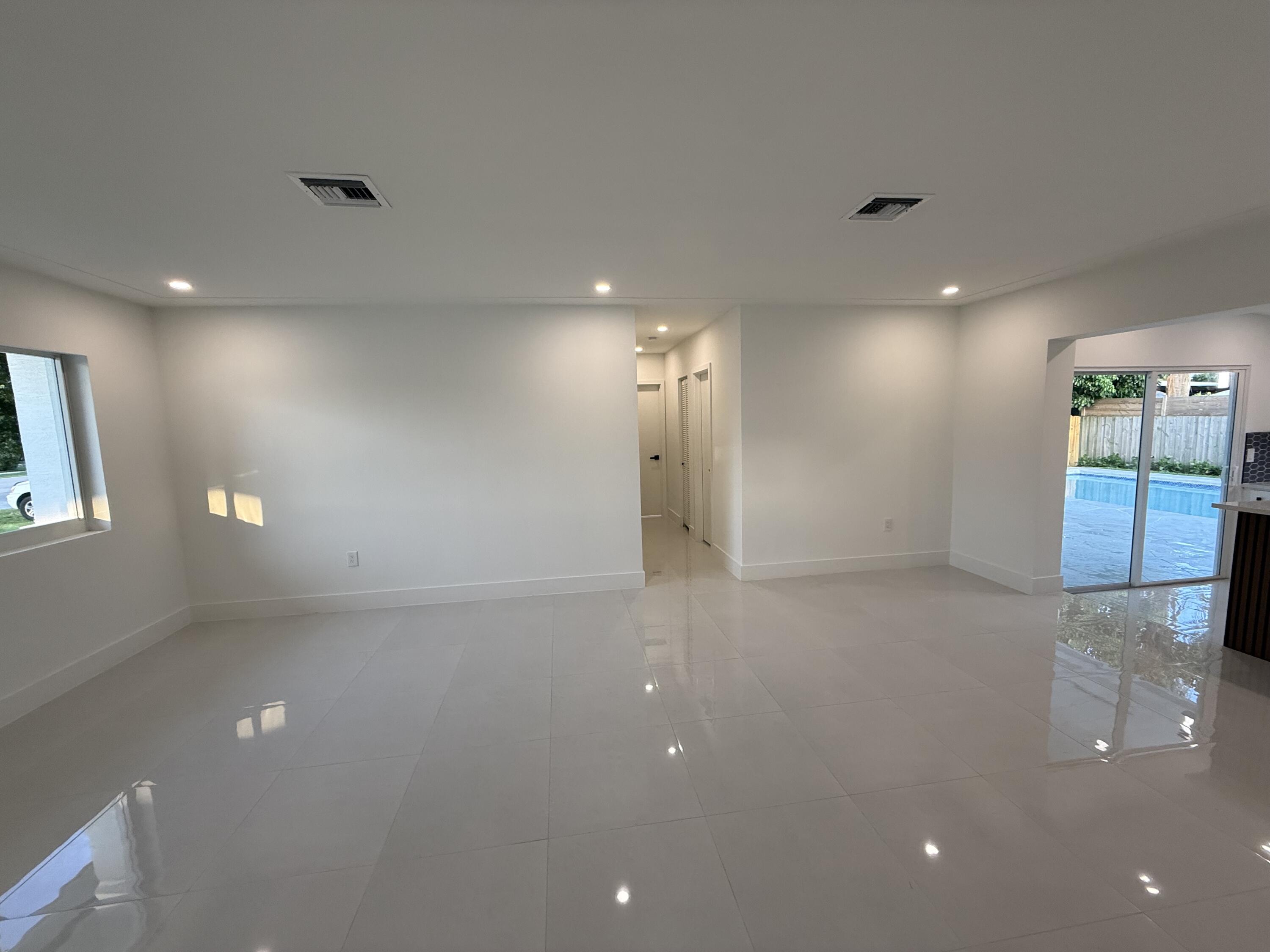 345 Pinehurst Road Palm Springs, FL 33461 - Photo 11 of 38 IMG_0971