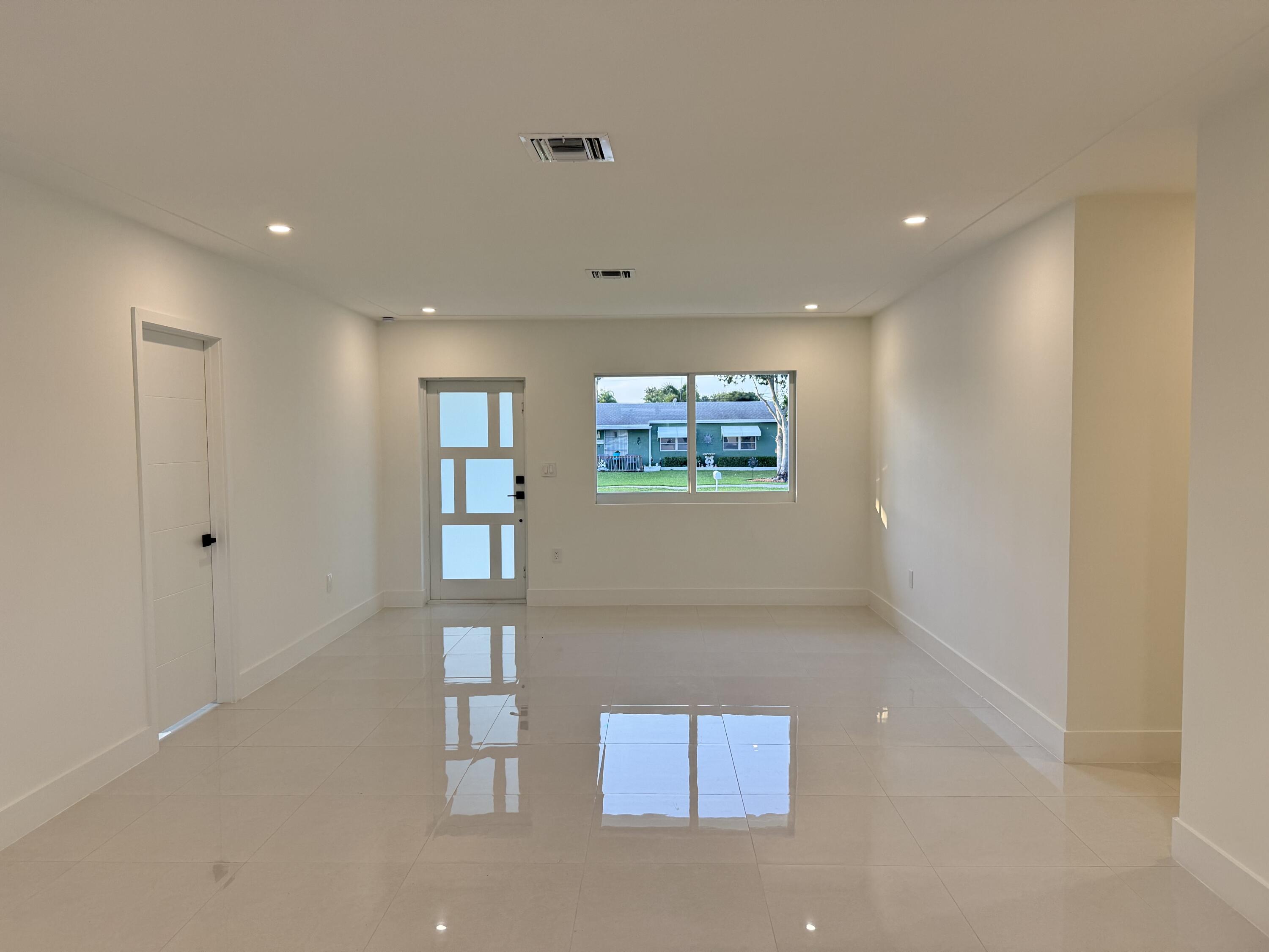 345 Pinehurst Road Palm Springs, FL 33461 - Photo 12 of 38 IMG_0960