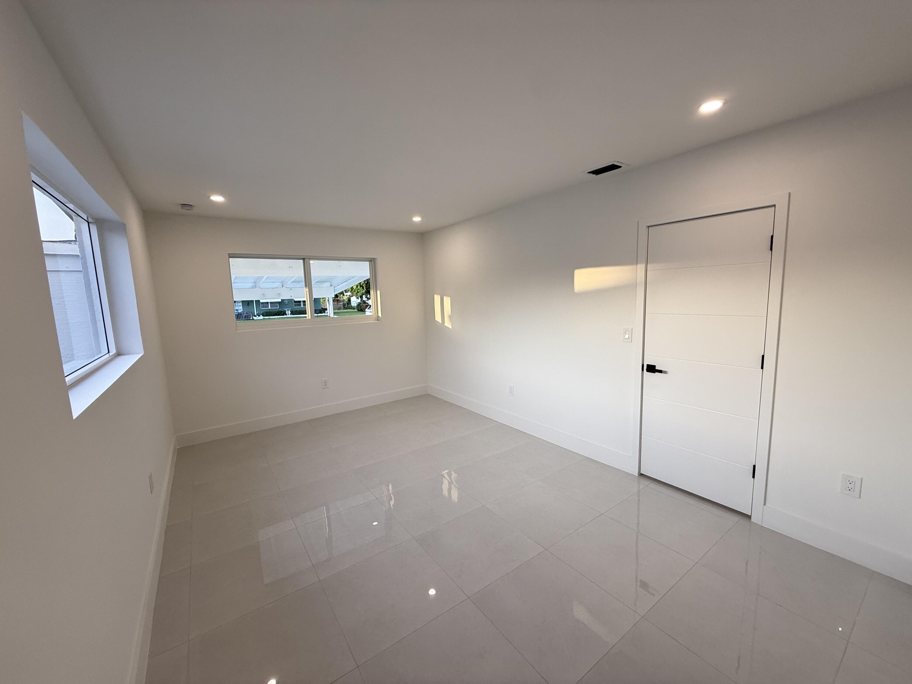 345 Pinehurst Road Palm Springs, FL 33461 - Photo 22 of 38 IMG_0972