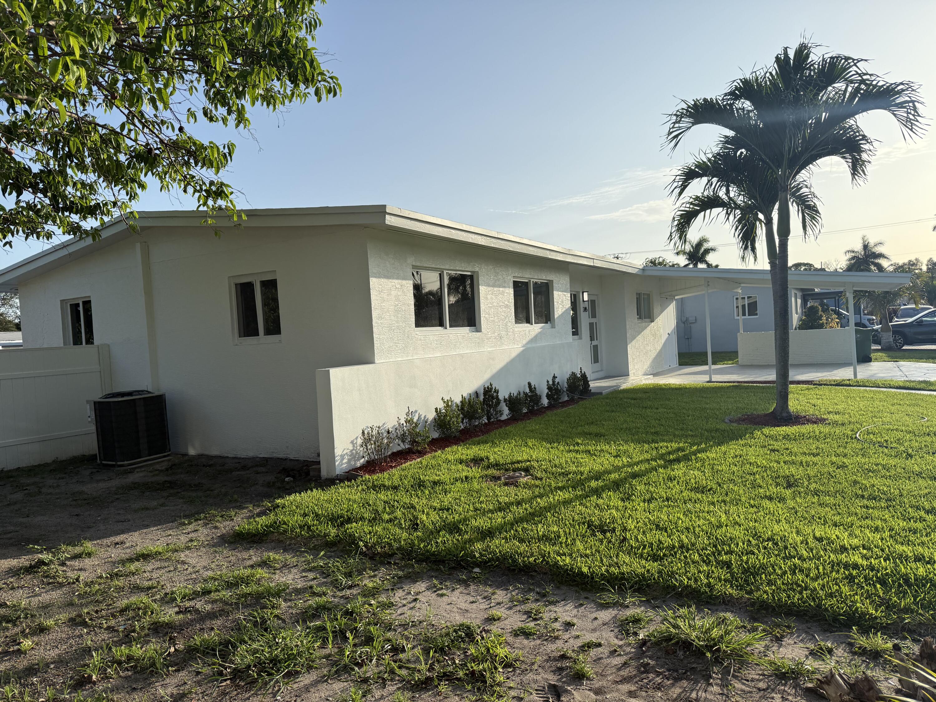 345 Pinehurst Road Palm Springs, FL 33461 - Photo 3 of 38 IMG_0948