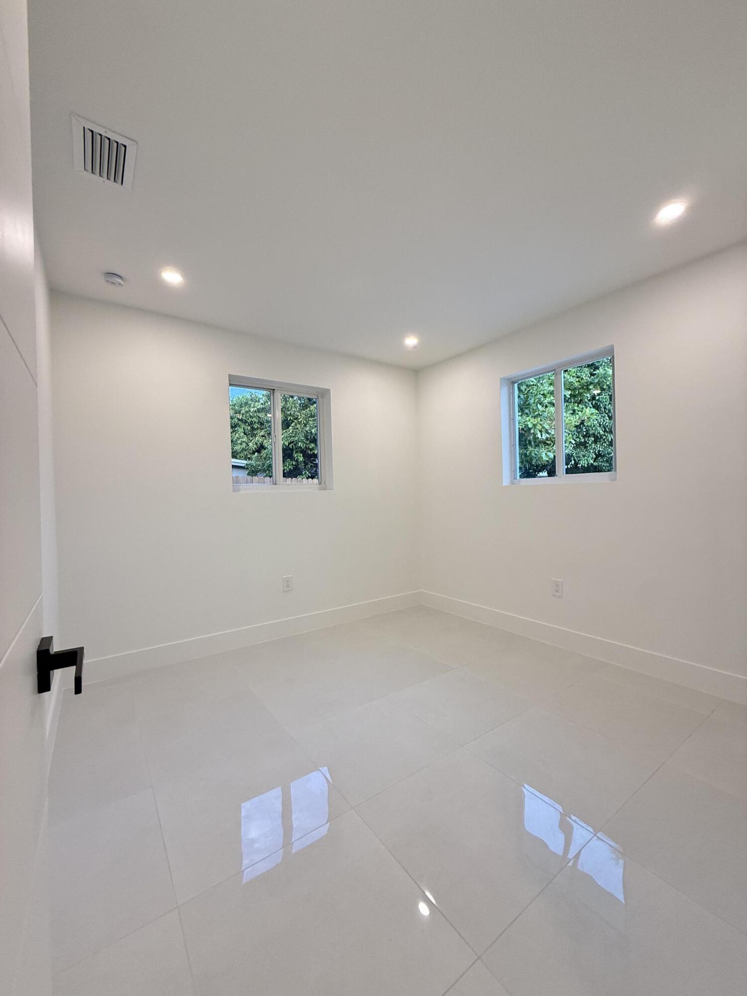 345 Pinehurst Road Palm Springs, FL 33461 - Photo 32 of 38 IMG_0986