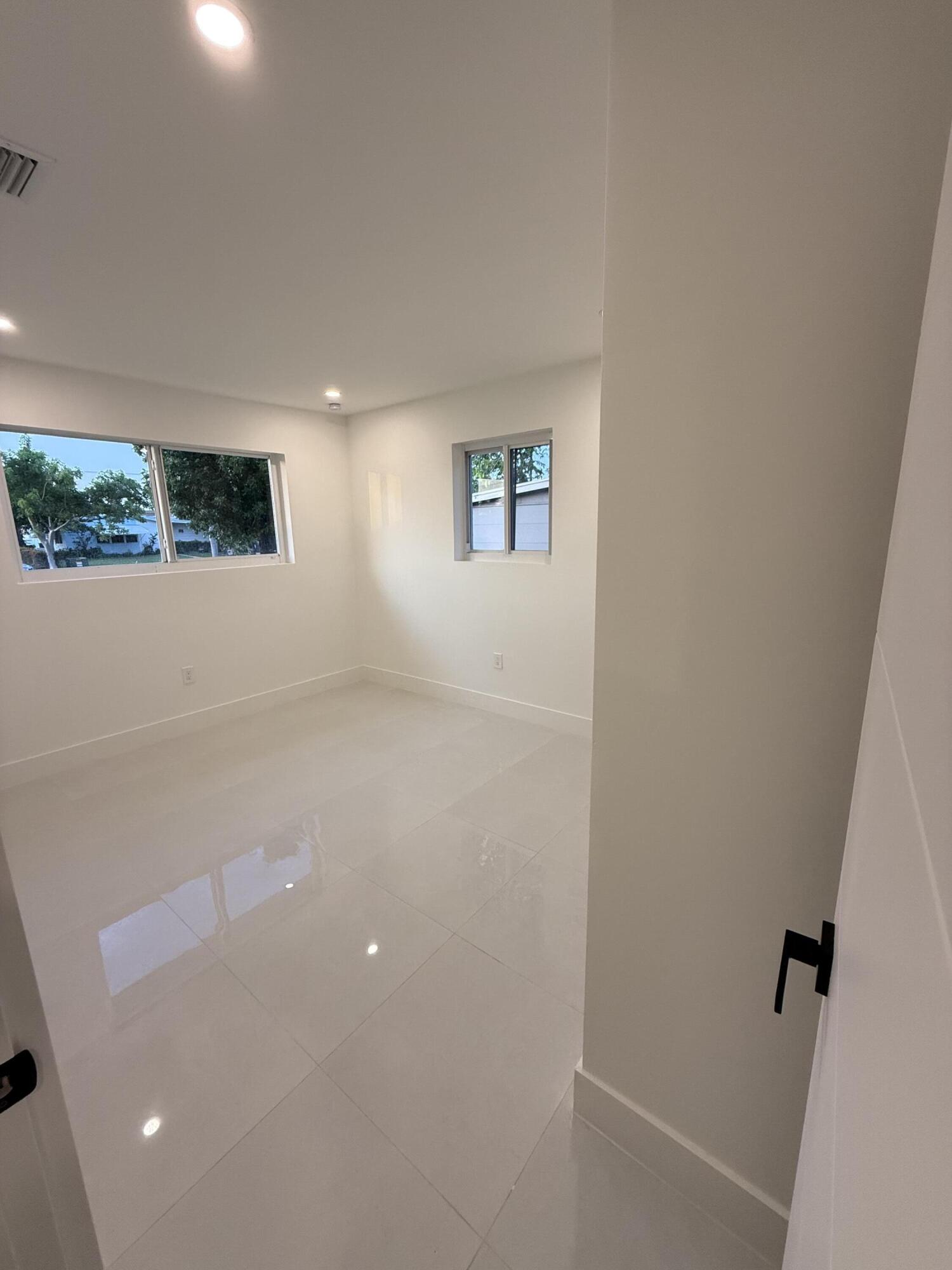 345 Pinehurst Road Palm Springs, FL 33461 - Photo 34 of 38 IMG_0988