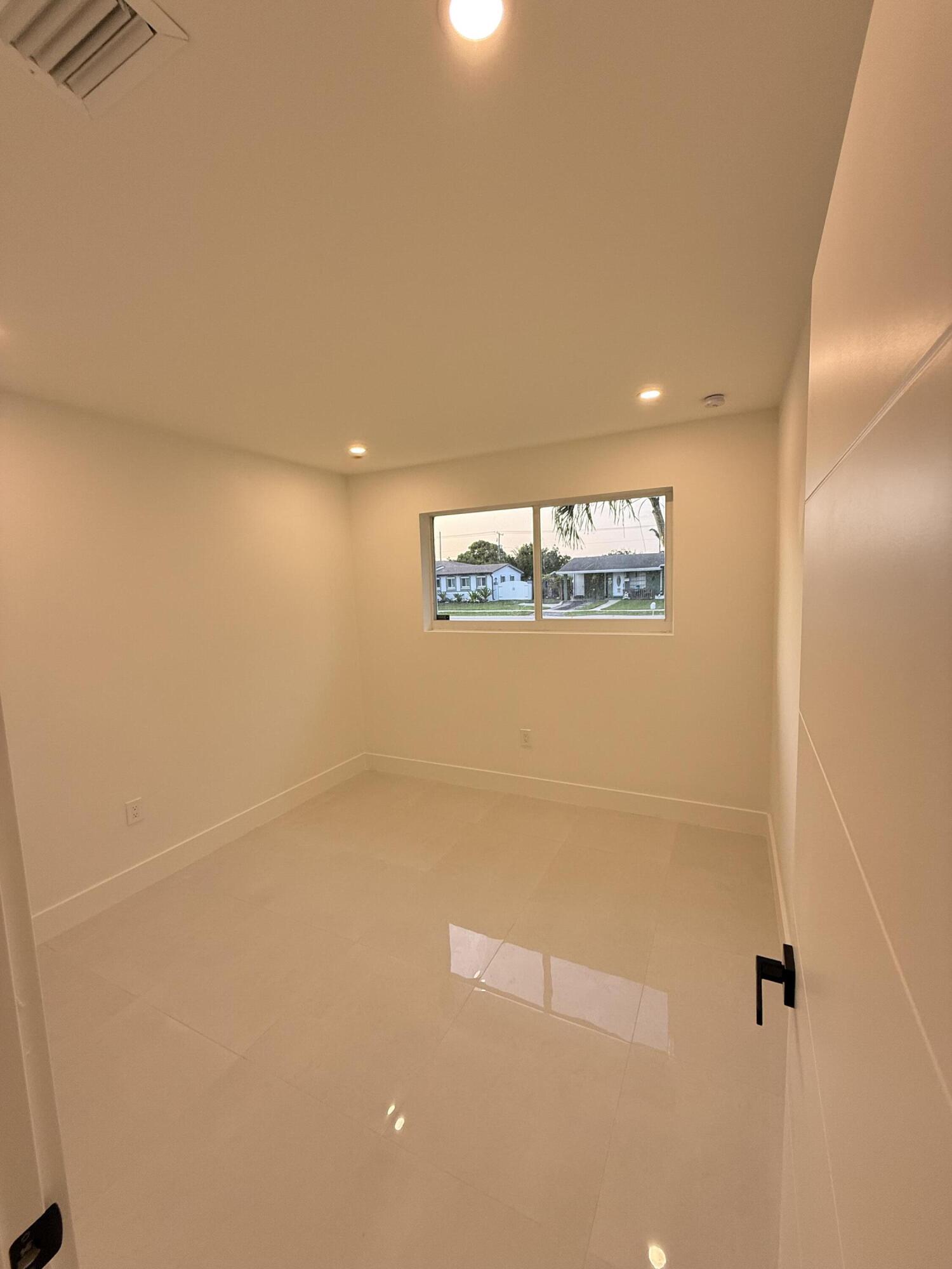 345 Pinehurst Road Palm Springs, FL 33461 - Photo 36 of 38 IMG_0990