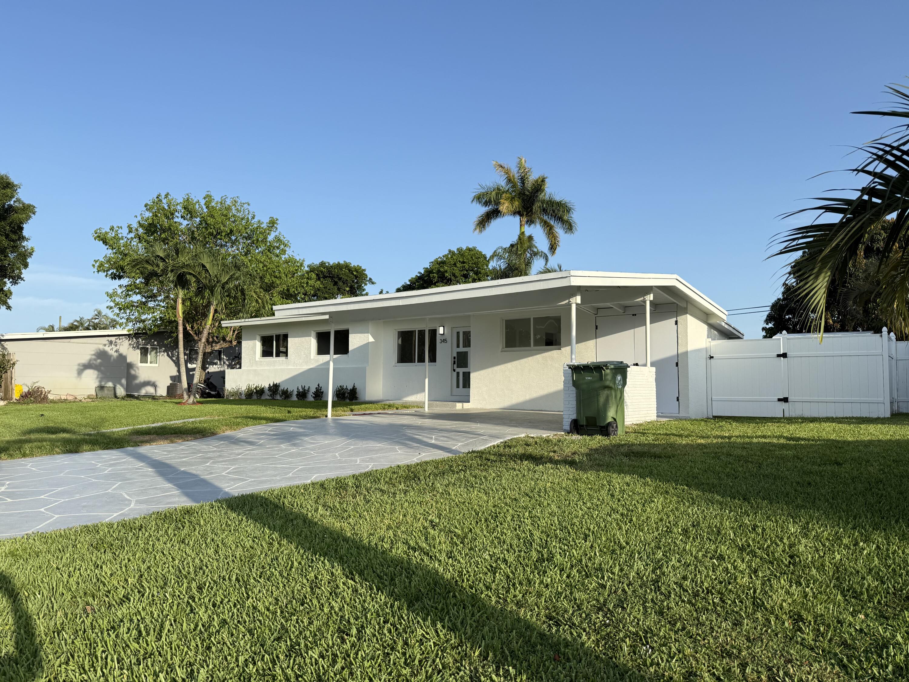 345 Pinehurst Road Palm Springs, FL 33461 - Photo 4 of 38 IMG_0949