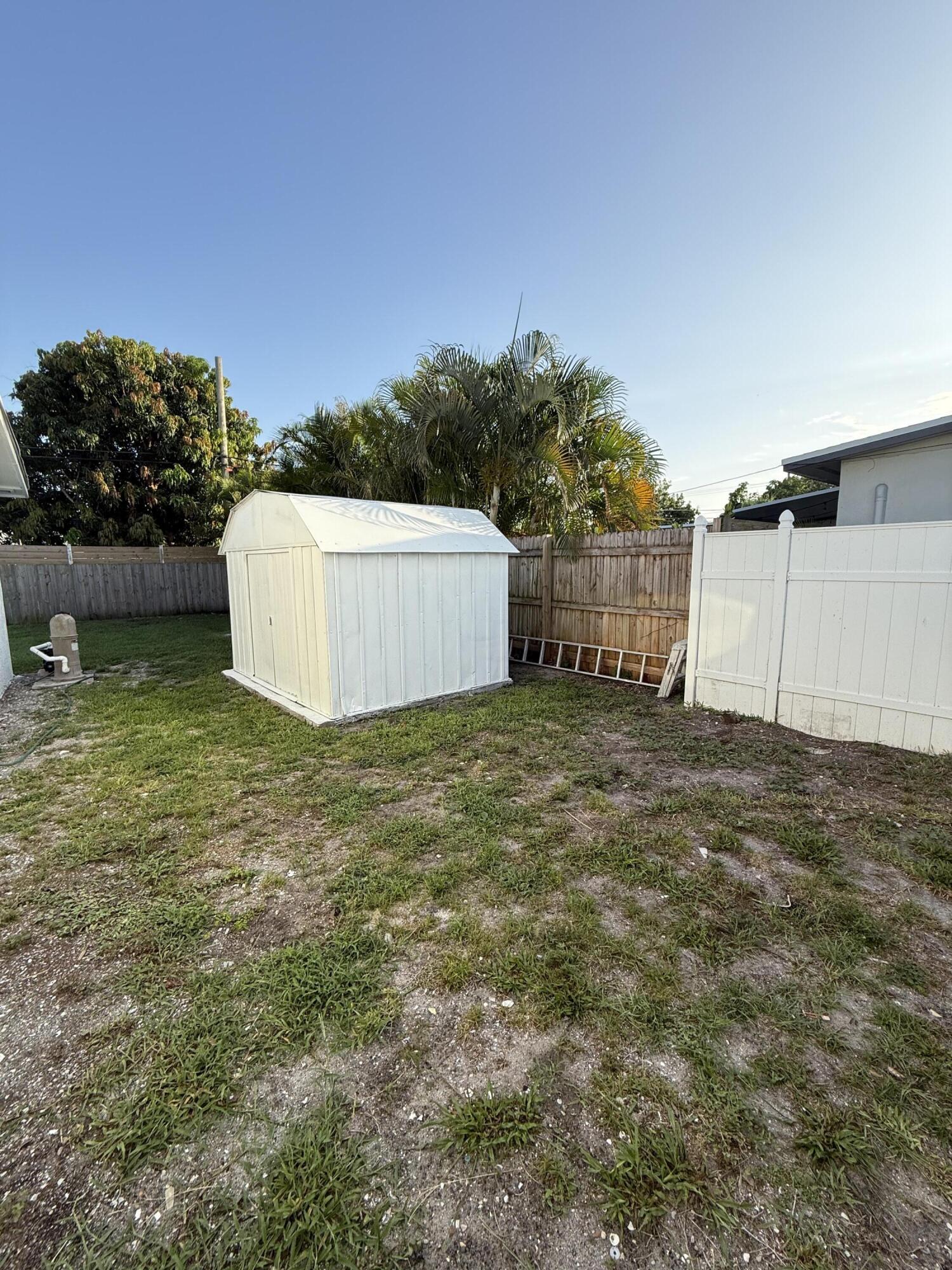 345 Pinehurst Road Palm Springs, FL 33461 - Photo 9 of 38 IMG_0950