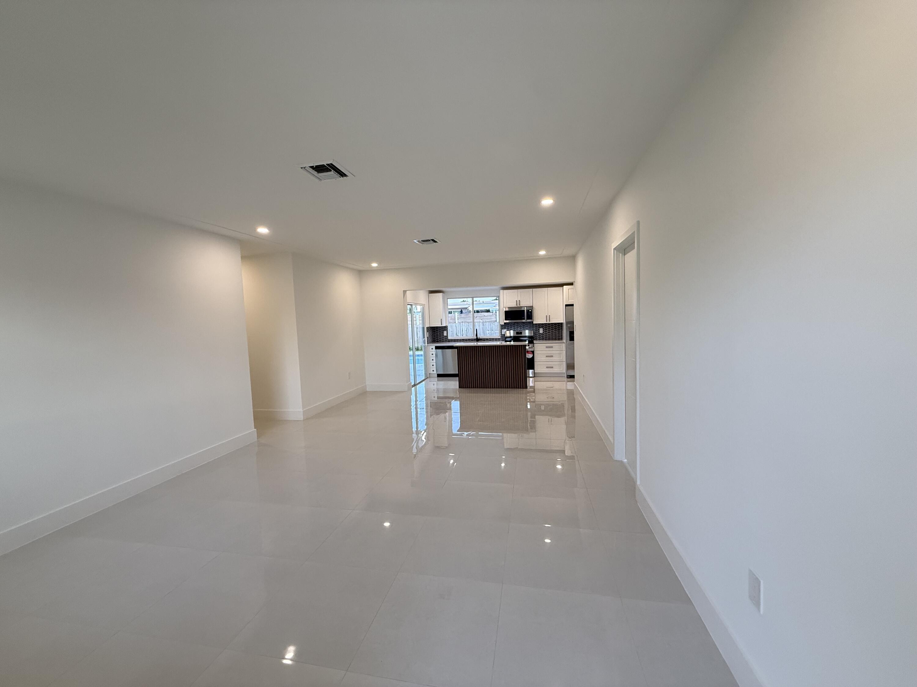 345 Pinehurst Road Palm Springs, FL 33461 - Photo 10 of 38 IMG_0959