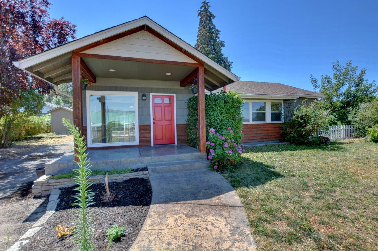 365 West Harbeck Road Grants Pass, OR 97527 - Photo 1 of 23 Pics