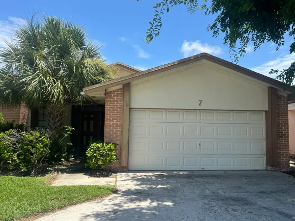 $2,700 | 7 Islington Place, Boynton Beach, FL 33426