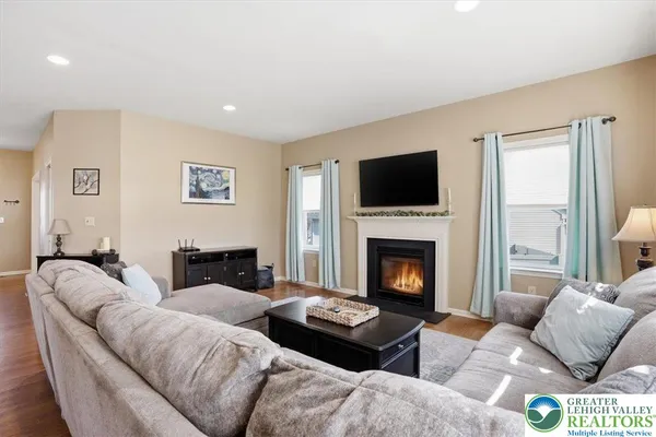 $609,900 | 2127 Eagles Landing Drive, Nazareth, PA 18064