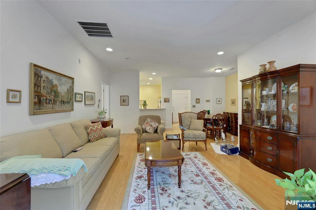 100 Ridgewood Road, Unit 215 Washington Township, NJ 07676 - Photo 10 of 39 Gallery Image 10