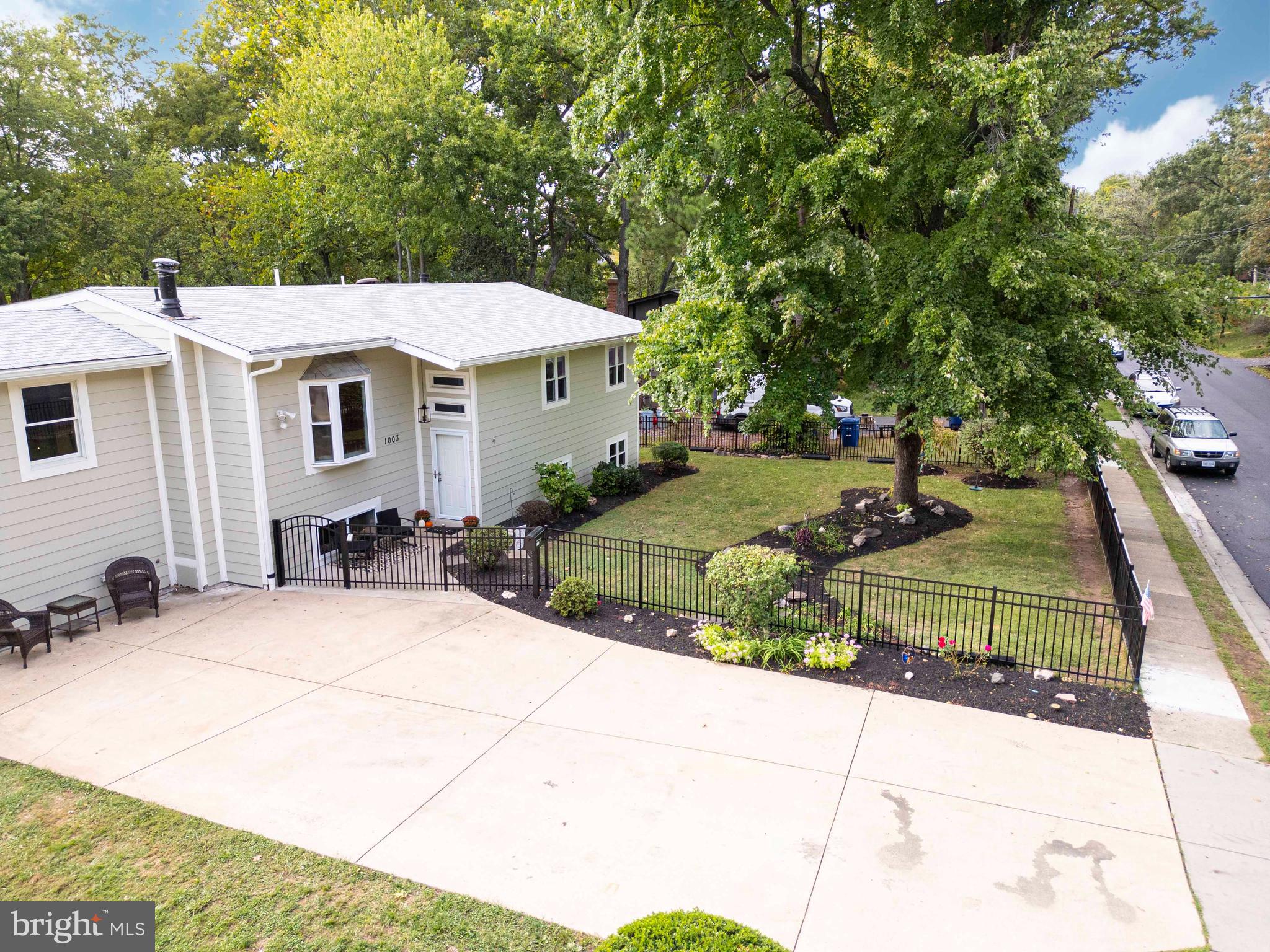 1003 Monroe Street Herndon, VA 20170 - Photo 4 of 120