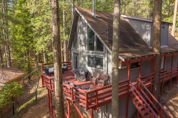 a view of a house with backyard and deck