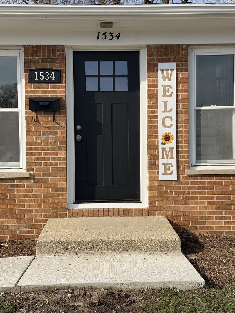 1534 East Palatine Road Palatine, IL 60074 - Photo 2 of 21 Gallery Image 2