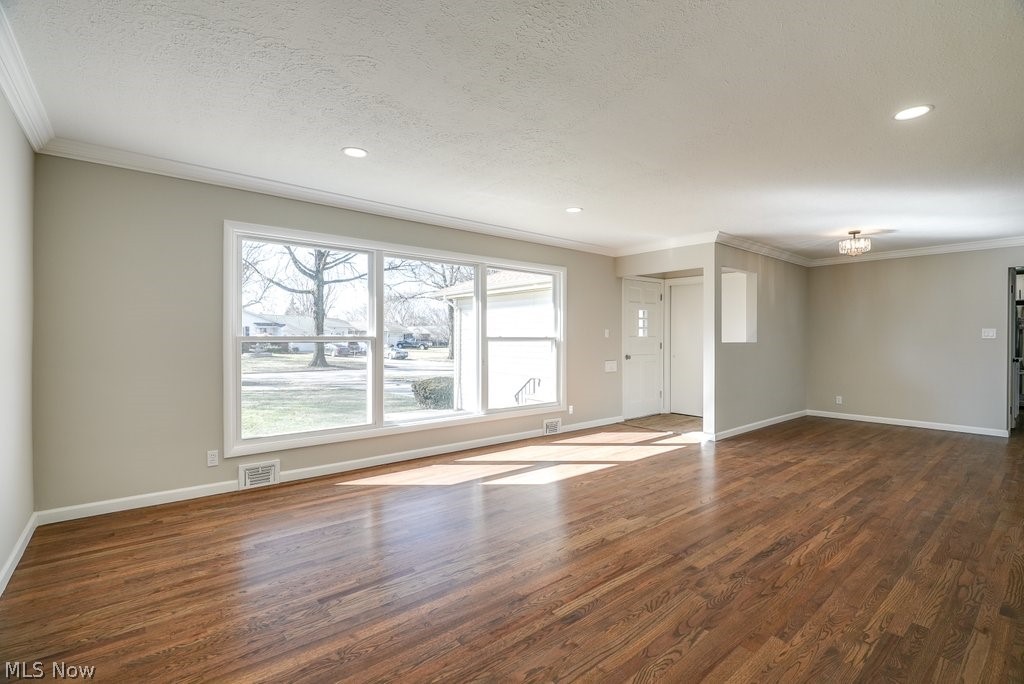 1219 Haverston Road Lyndhurst, OH 44124 - Photo 4 of 34