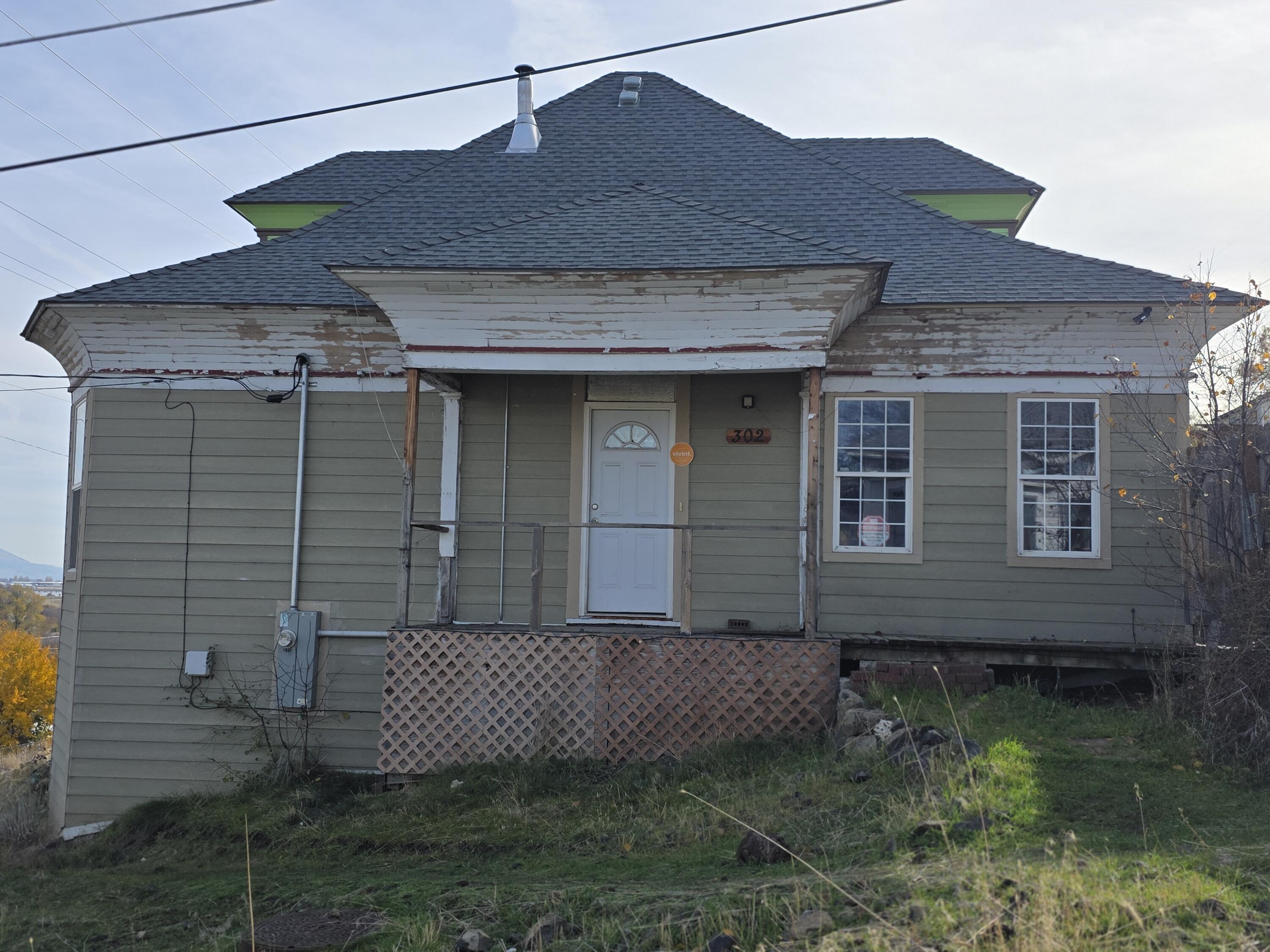 302 West Main Street Klamath Falls, OR 97601 - Photo 2 of 37 20251109_130801