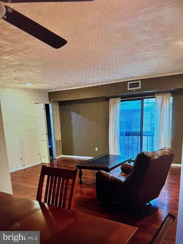 $1,800 | 50301 Delaire Landing Road, Unit 301, Philadelphia, PA 19114