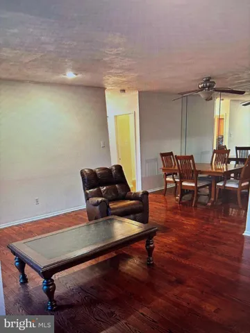 $1,800 | 50301 Delaire Landing Road, Unit 301, Philadelphia, PA 19114