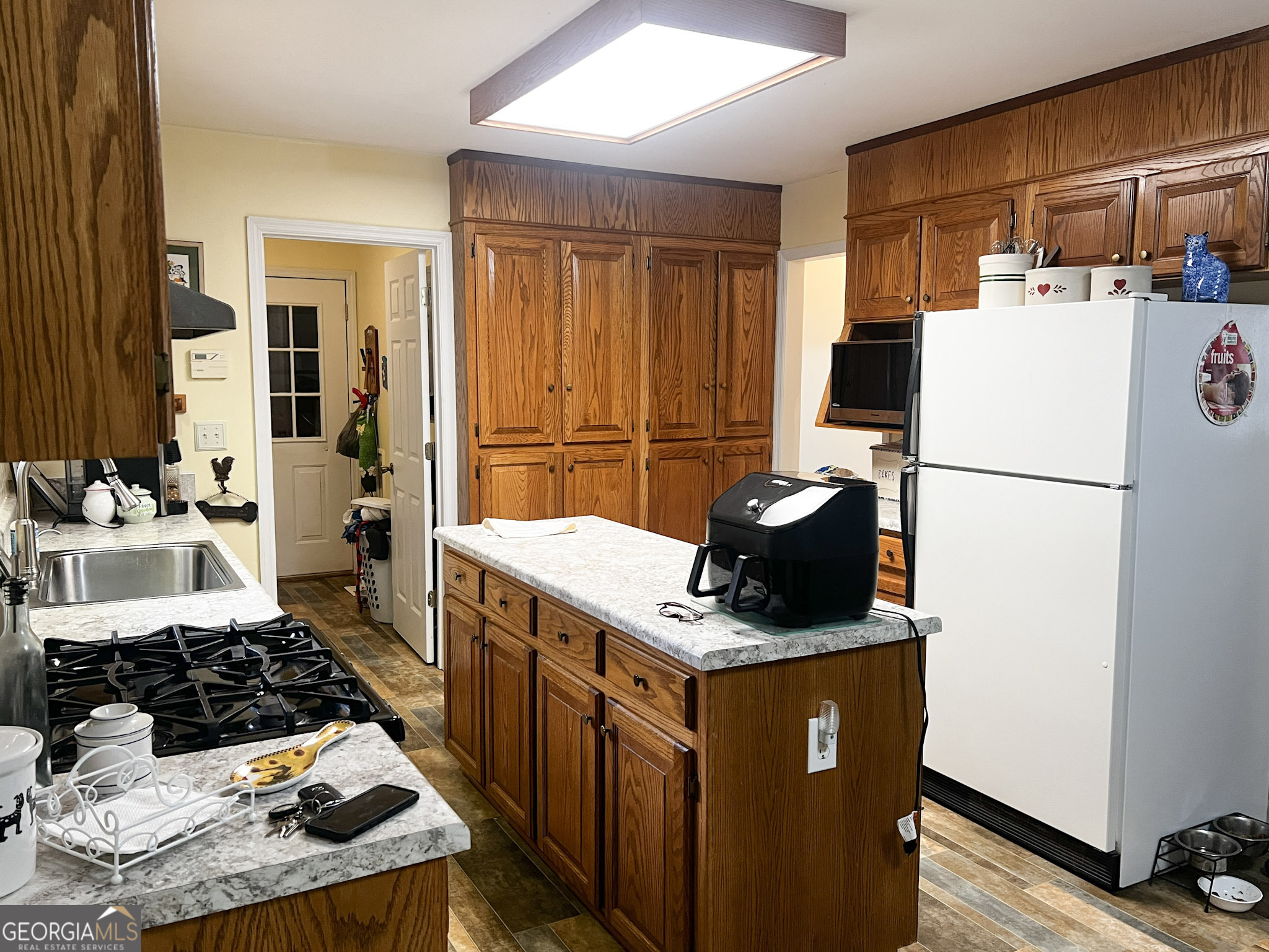 153 View Street Clarkesville, GA 30523 - Photo 6 of 31 a kitchen with stainless steel appliances granite countertop a refrigerator stove and sink