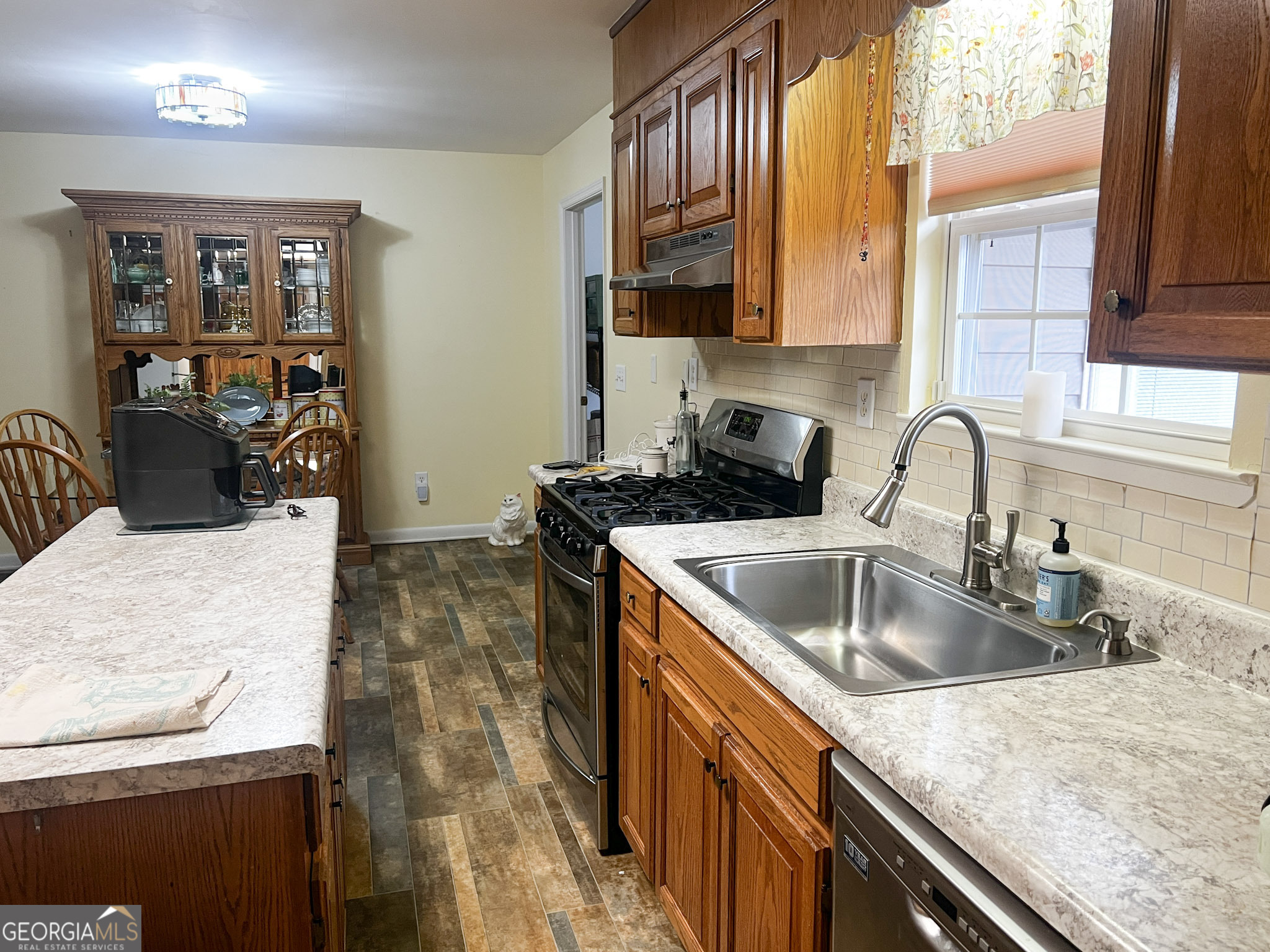 153 View Street Clarkesville, GA 30523 - Photo 7 of 31 a kitchen with sink a refrigerator and window