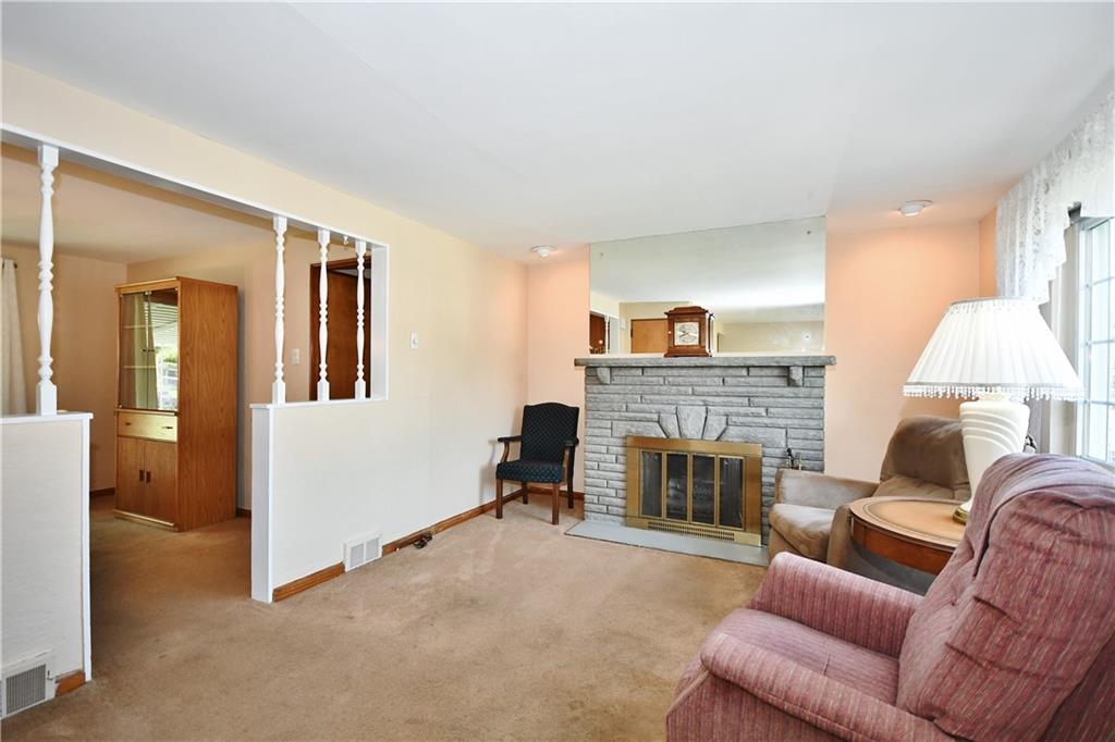 2013 Borland Road Pittsburgh, PA 15243 - Photo 3 of 20