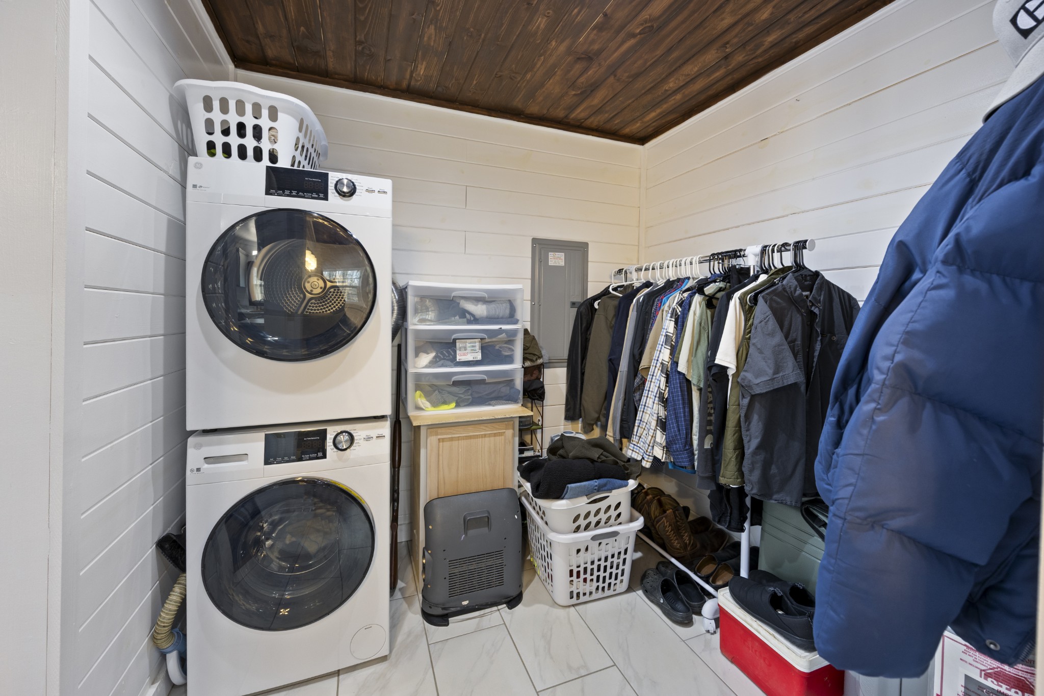 1085 Henegar Road Morrison, TN 37357 - Photo 6 of 17 a utility room with dryer and washer