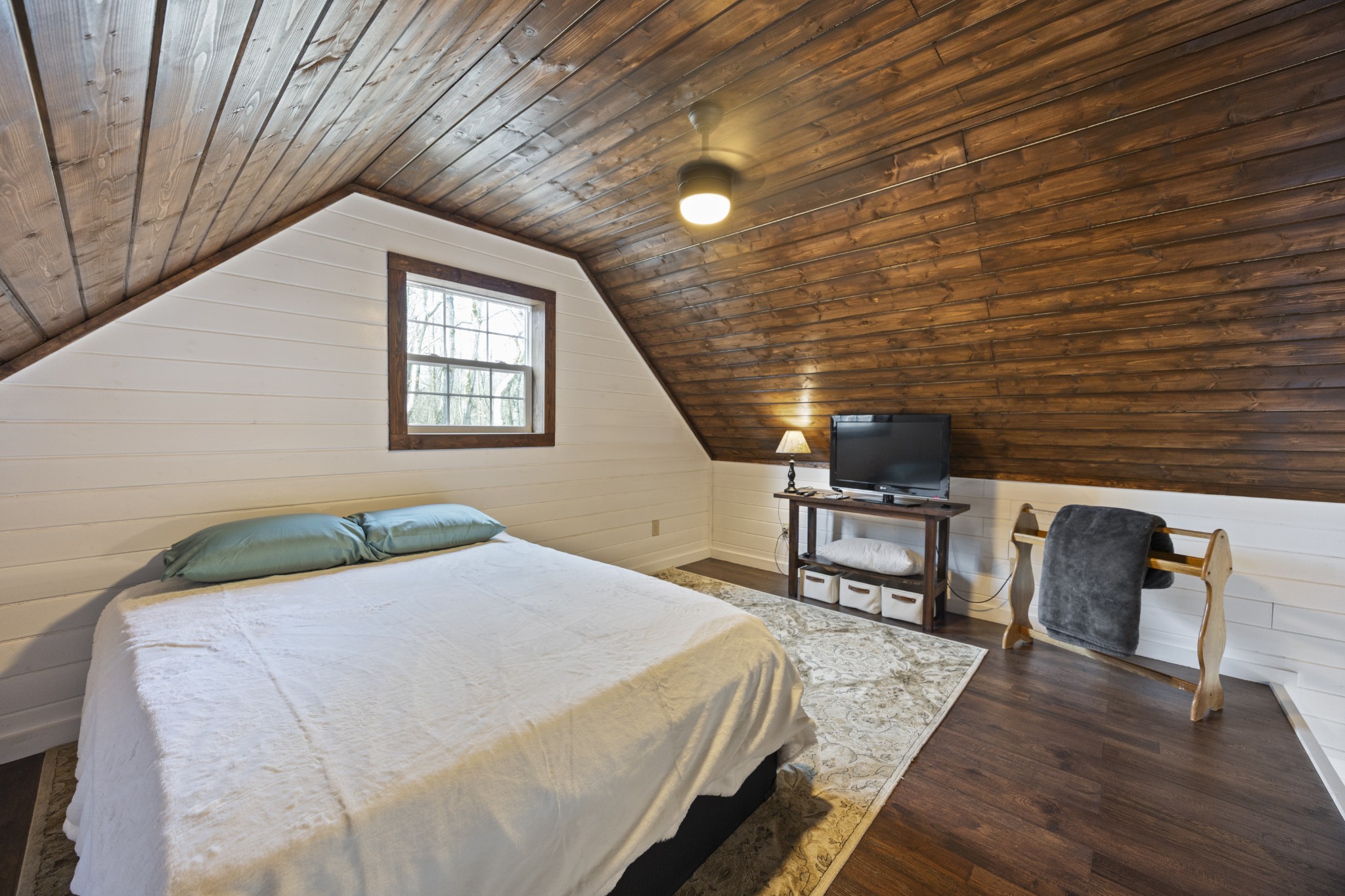 1085 Henegar Road Morrison, TN 37357 - Photo 9 of 17 a bedroom with a bed a chair and a potted plant