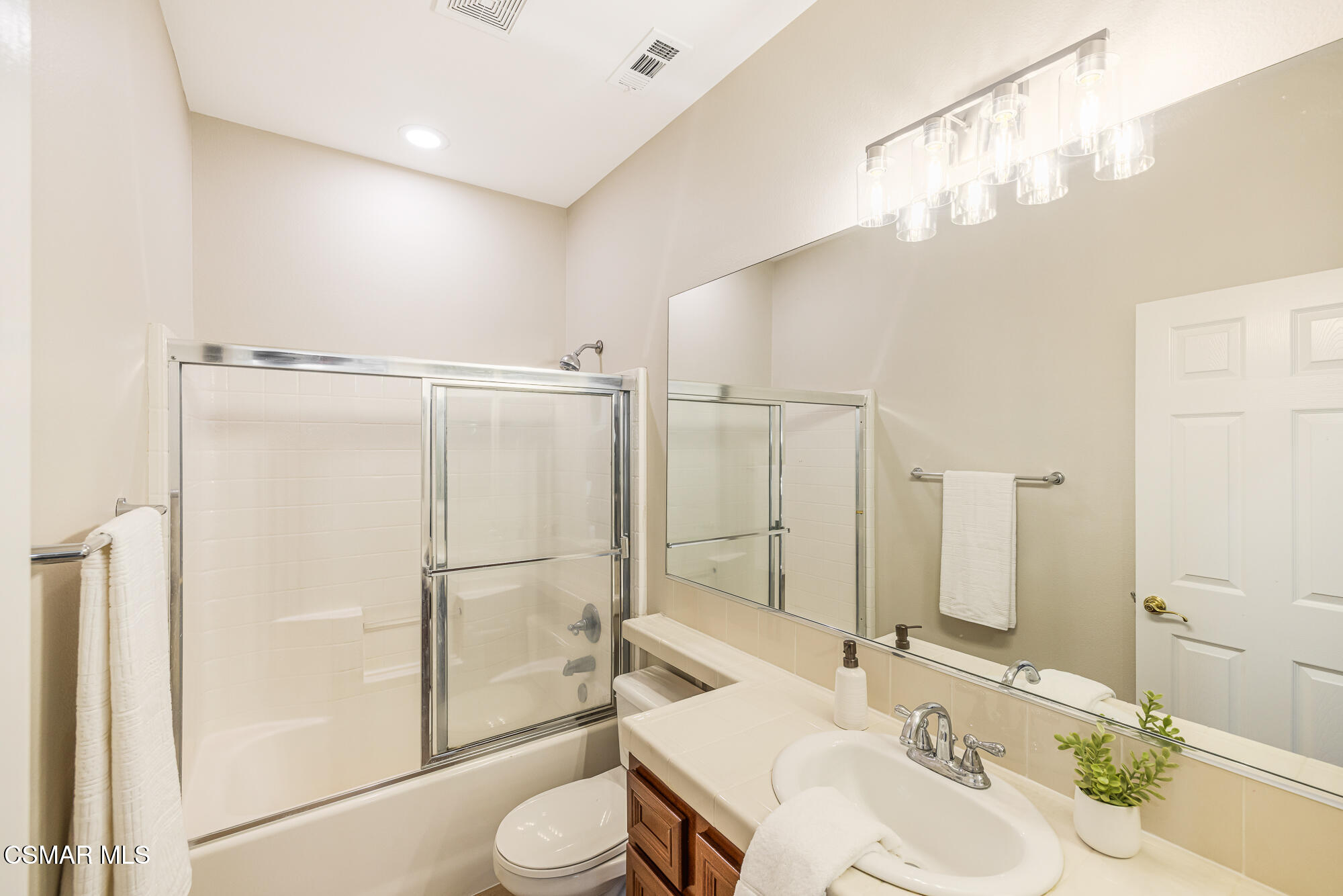 5353 Willow Oak Street Simi Valley, CA 93063 - Photo 31 of 52 a bathroom with a sink a toilet and shower