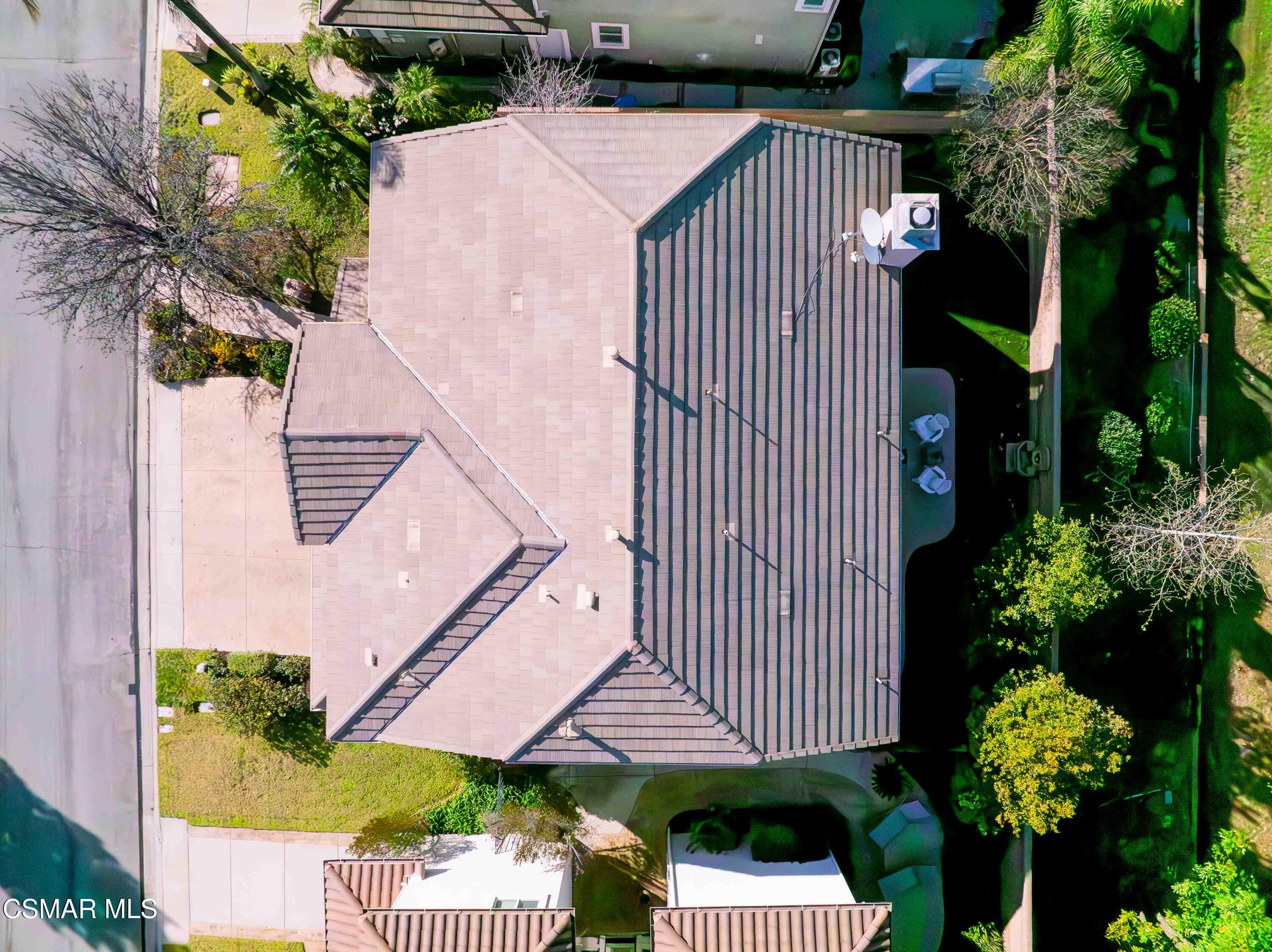 5353 Willow Oak Street Simi Valley, CA 93063 - Photo 51 of 52 a view of a house with a flower garden