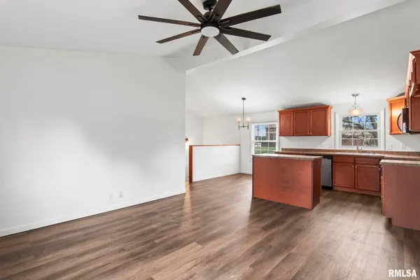 $220,000 | 811 Finley Street, Jacksonville, IL 62650