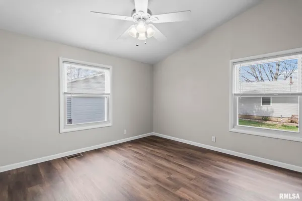 $220,000 | 811 Finley Street, Jacksonville, IL 62650