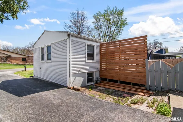 $220,000 | 811 Finley Street, Jacksonville, IL 62650