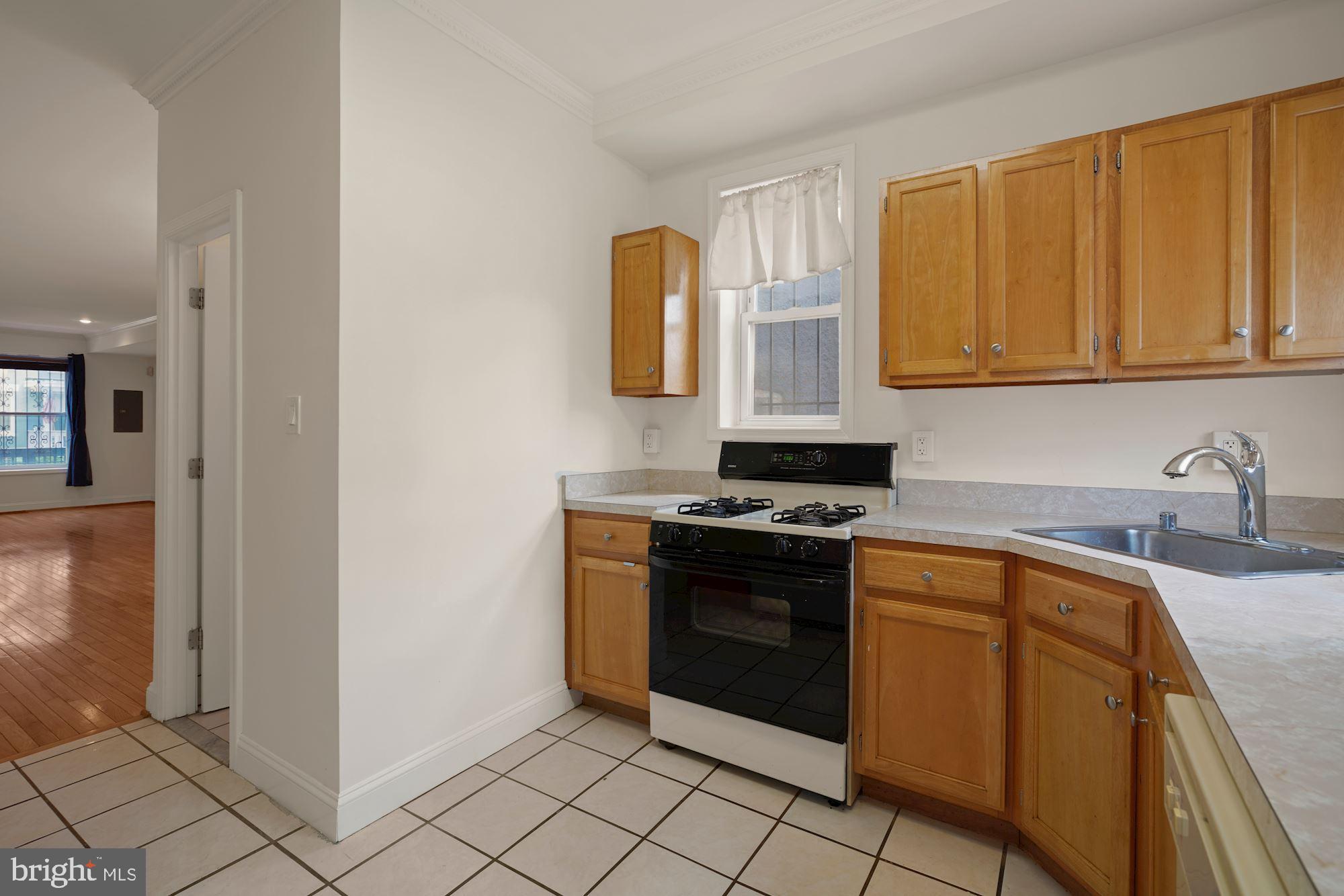 636 Columbia Road Northwest Washington, DC 20001 - Photo 14 of 33 Kitchen