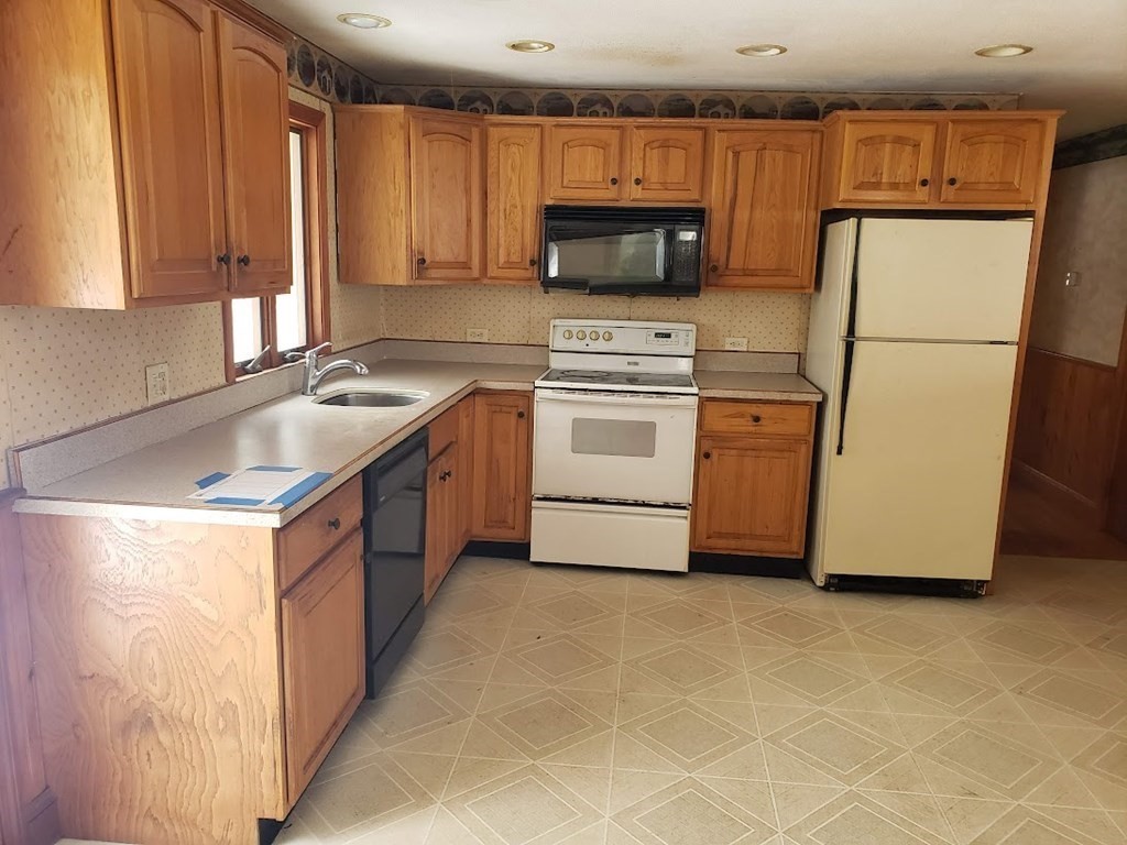 58 Woodruff Road Clinton, MA 01510 - Photo 3 of 32 Gallery Image 3
