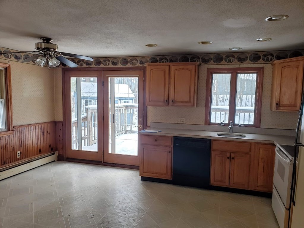 58 Woodruff Road Clinton, MA 01510 - Photo 4 of 32 Gallery Image 4