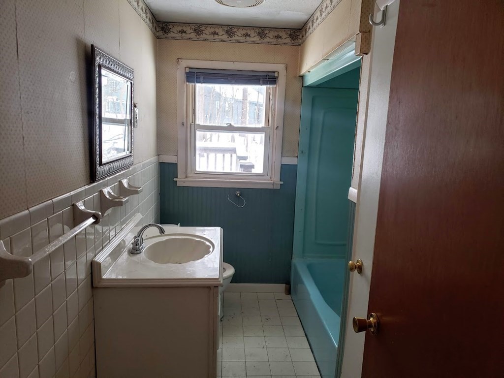 58 Woodruff Road Clinton, MA 01510 - Photo 10 of 32 Gallery Image 10
