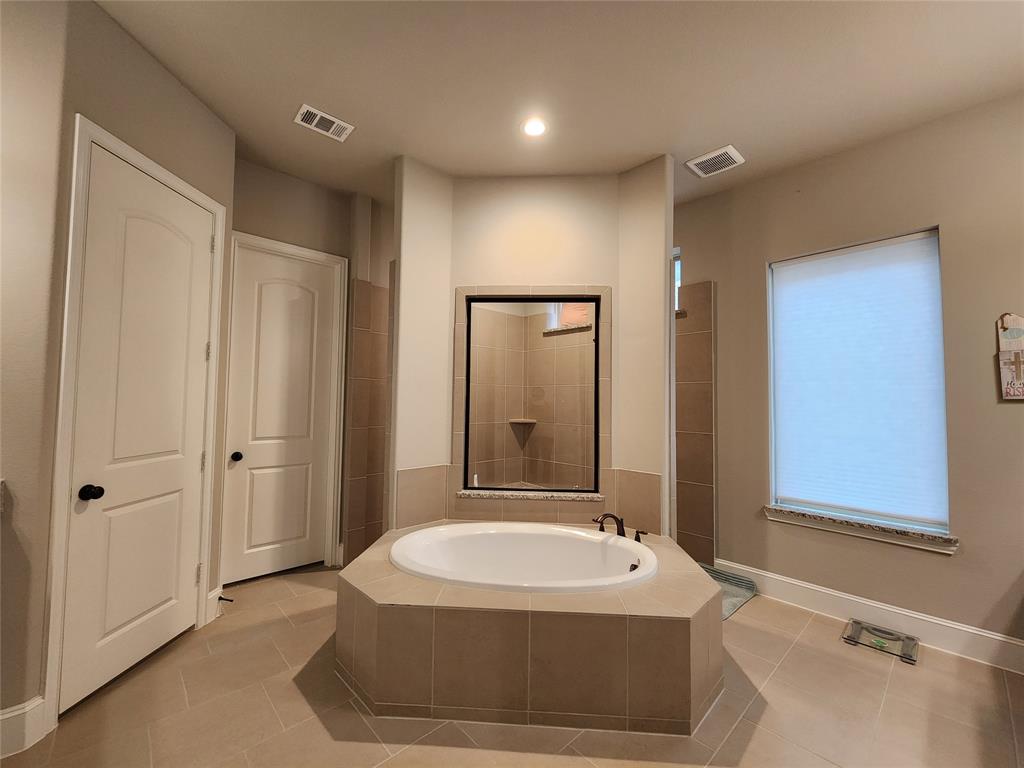 7163 Split Rein Road Frisco, TX 75036 - Photo 24 of 40 a bathroom with a bathtub and a sink