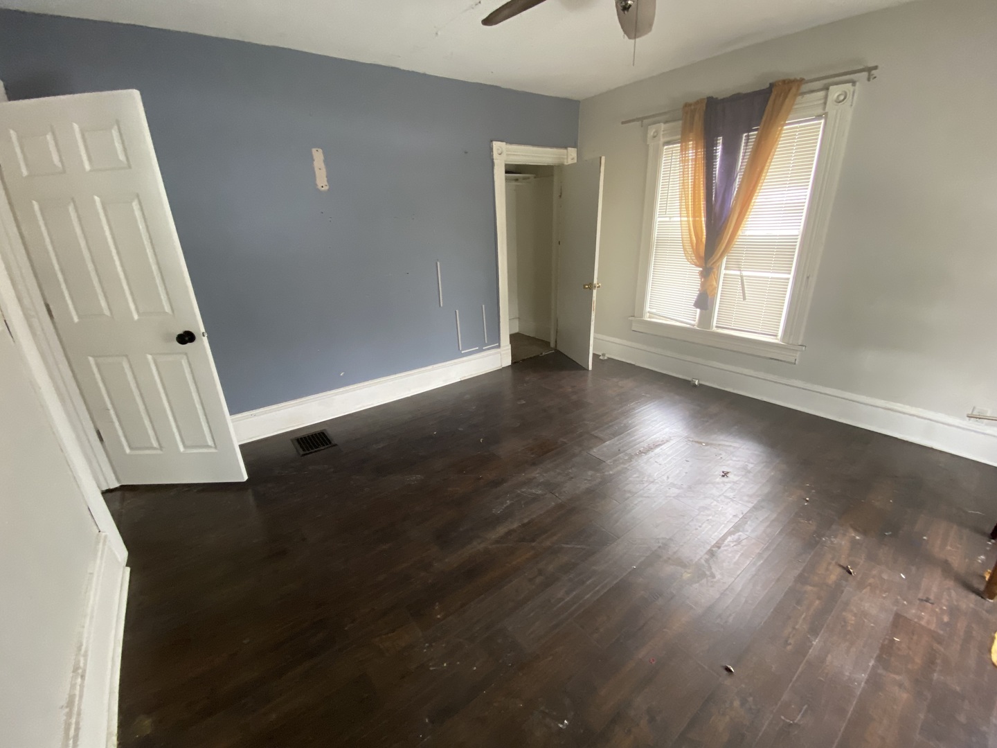 515 Walnut Avenue Elgin, IL 60123 - Photo 14 of 18 an empty room with wooden floor and windows