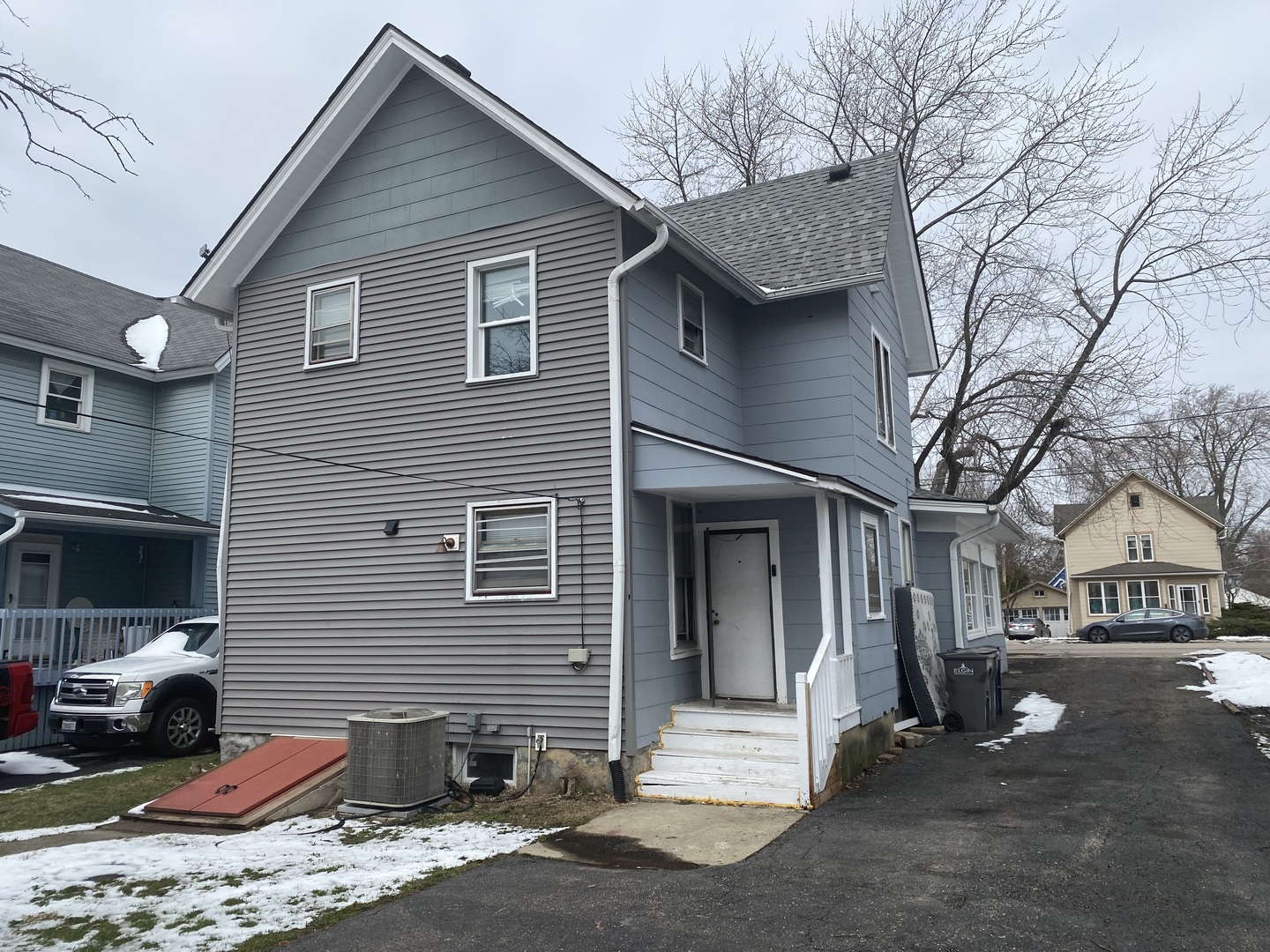 515 Walnut Avenue Elgin, IL 60123 - Photo 18 of 18 a view of a house with a patio