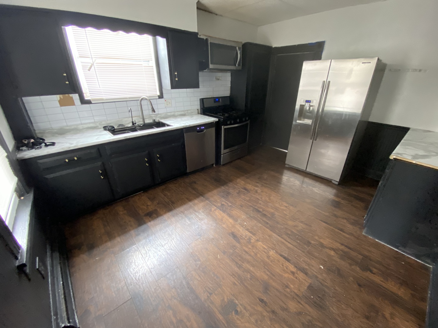 515 Walnut Avenue Elgin, IL 60123 - Photo 7 of 18 a kitchen with stainless steel appliances granite countertop a refrigerator a sink a stove wooden floor and a window