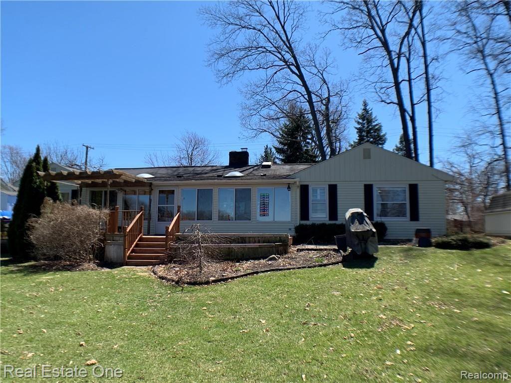 6970 Hatchery Road Waterford, MI 48327 - Photo 31 of 38 Back of house