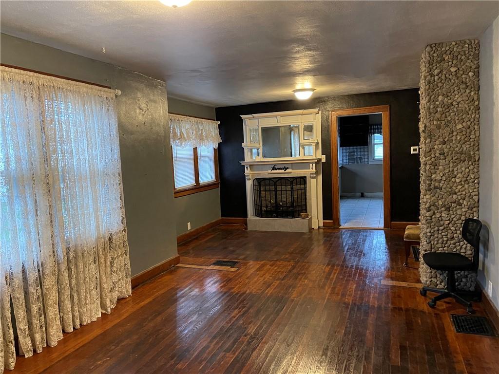 209 West 37th Street Anderson, IN 46013 - Photo 3 of 18