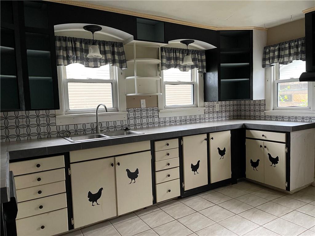 209 West 37th Street Anderson, IN 46013 - Photo 6 of 18