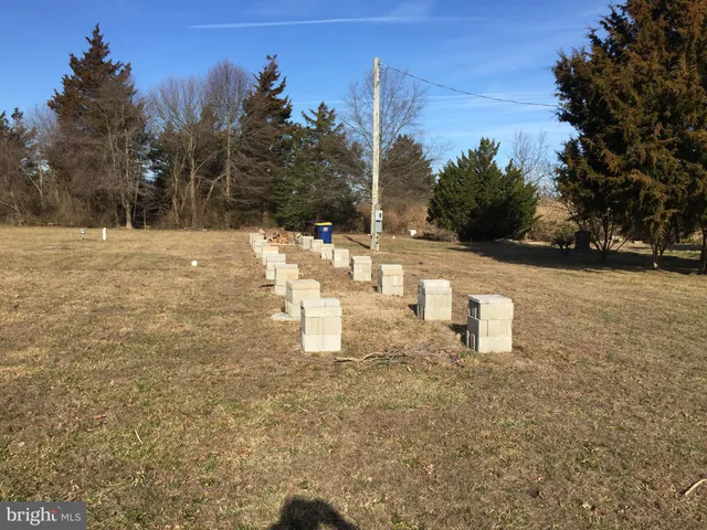 a view of a outdoor space with garden
