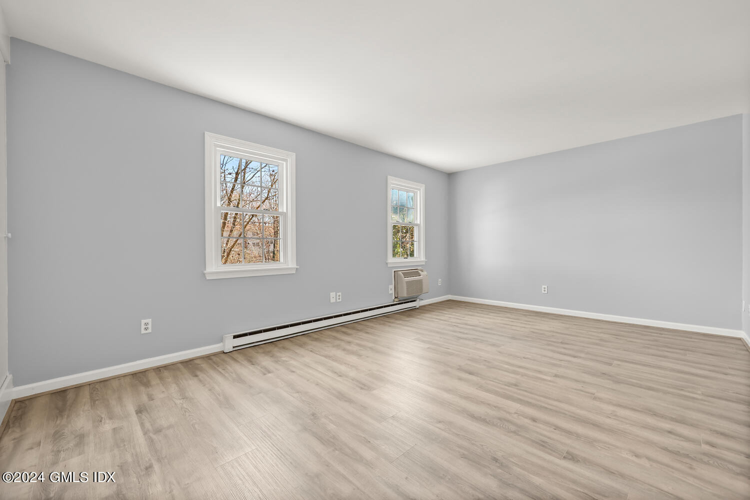 9 Weaver Street, Unit 4 Greenwich, CT 06831 - Photo 13 of 30 a view of an empty room with wooden floor and a window