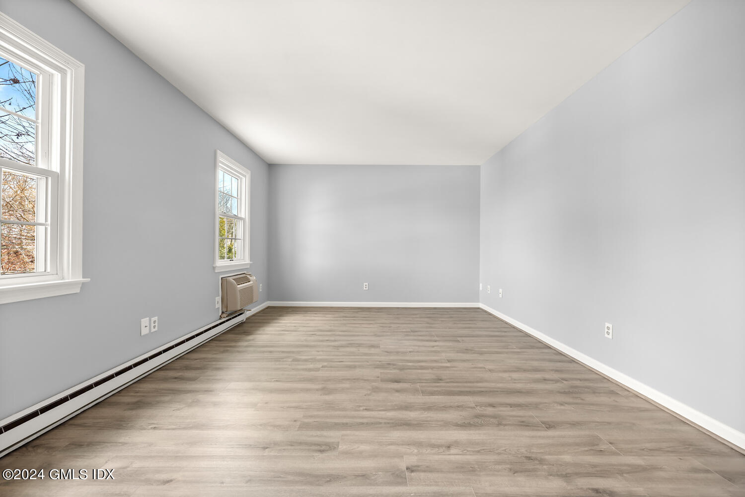 9 Weaver Street, Unit 4 Greenwich, CT 06831 - Photo 15 of 30 a view of an empty room and window