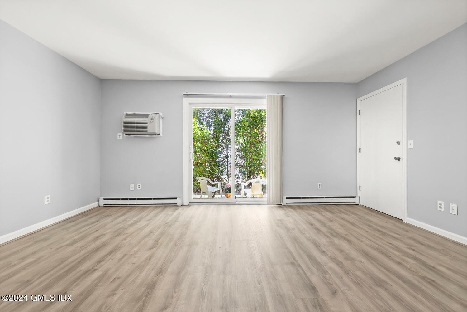 9 Weaver Street, Unit 4 Greenwich, CT 06831 - Photo 6 of 30 a view of an empty room with wooden floor and a window
