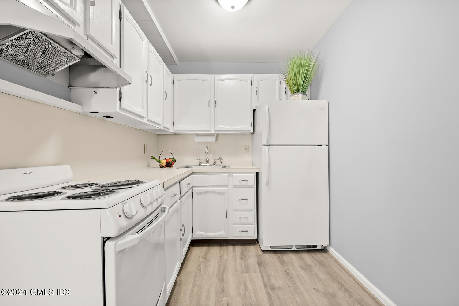 9 Weaver Street, Unit 4 Greenwich, CT 06831 - Photo 8 of 30 a kitchen with cabinets appliances a sink and a counter top space